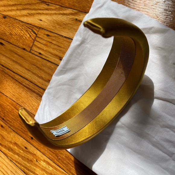 Prada Satin Puff Headband in a gorgeous Yellow Gold - Picture 3 of 4